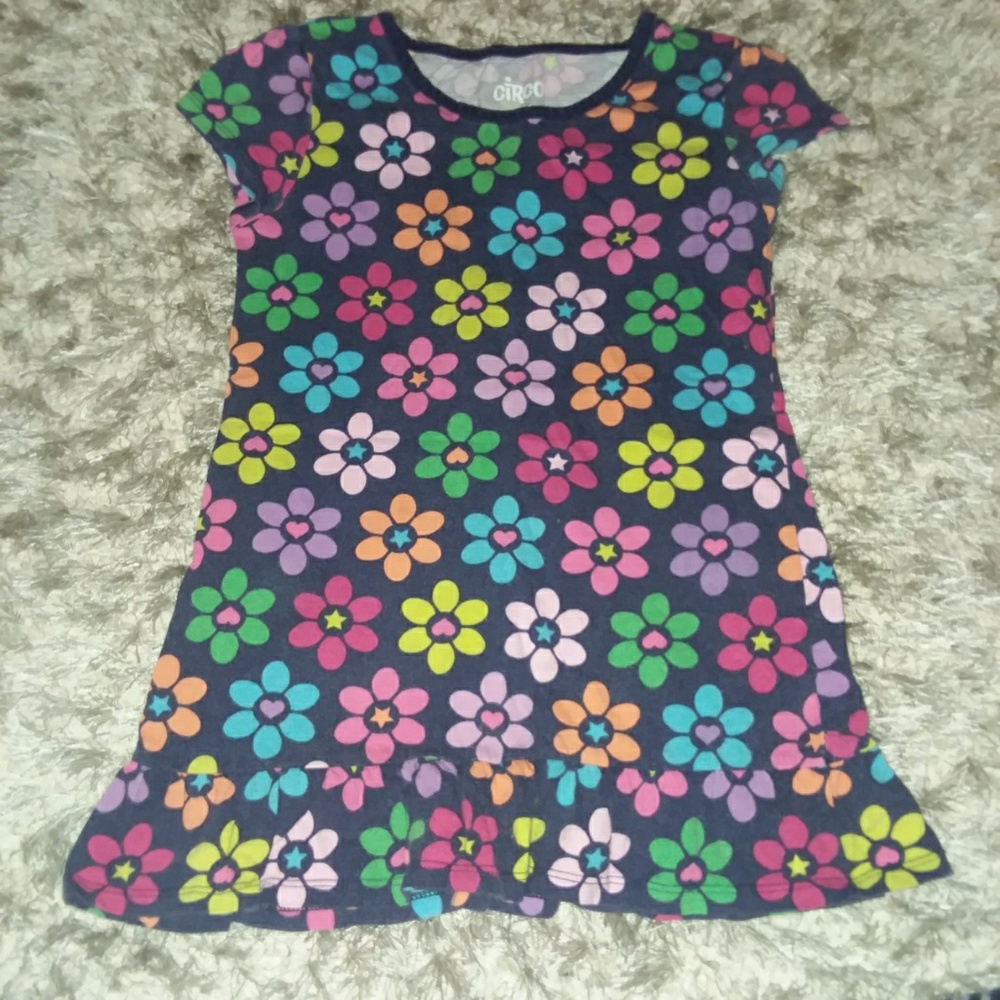 Ruffle bottom tee